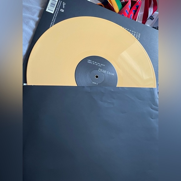 Billie eilish album #1 when we all fall asleep when do we go. - Picture 4 of 4